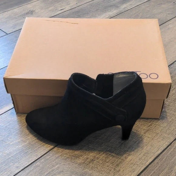 me Too Women's Velvet Ankle Booties 8 - Picture 1 of 1